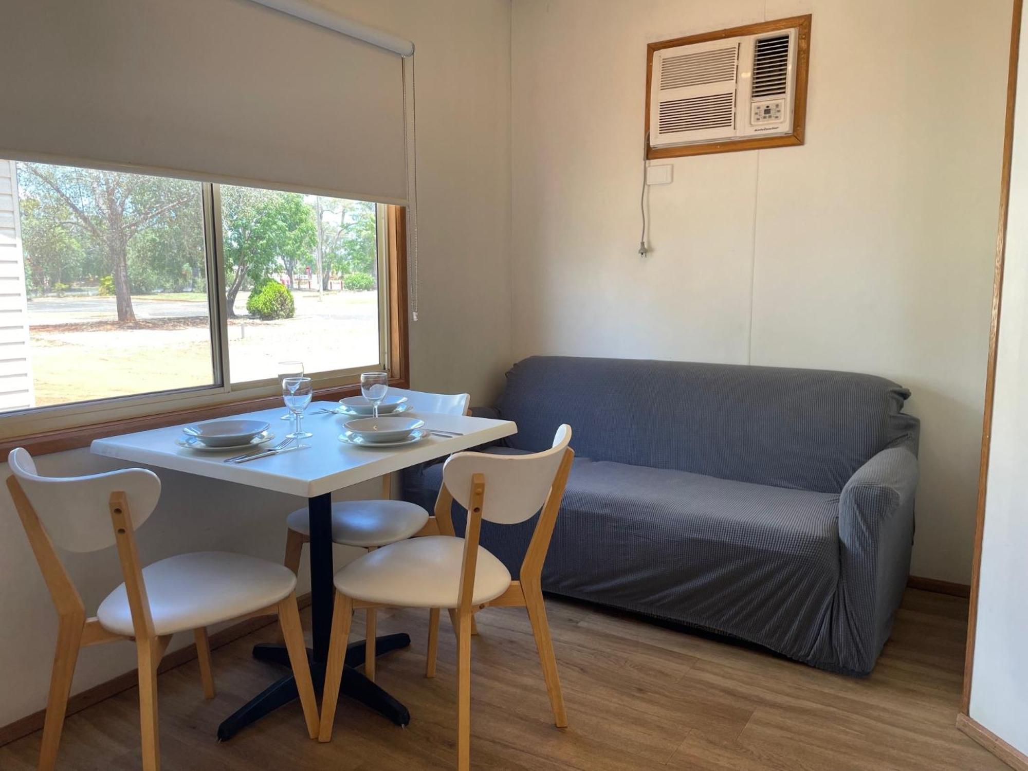 Hotel Cobar Caravan Park